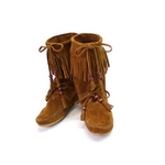 Minnetonka(ミネトンカ) レディースブーツ 2Women's WoodStock fringe front lace Boot(ウッドストックフリンジレース) スウェード 6インチ ブラック