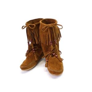 Minnetonka(ミネトンカ) レディースブーツ 2Women's WoodStock fringe front lace Boot(ウッドストックフリンジレース) スウェード 6インチ ダスティーブラウン