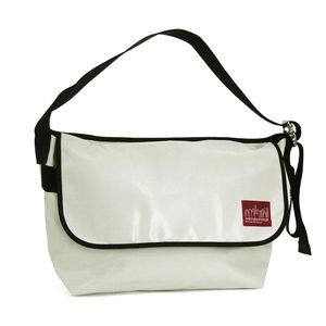 MANHATTAN PORTAGE（マンハッタンポーテージ） ショルダーバッグ 1607V-VL WHT VINYL VINTAGE MESS BAG(LG) ホワイト