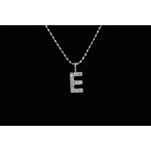 イニシャルダイヤモンドネックレス『E』