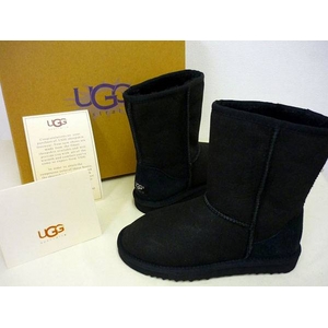 海外セレブも注目!シープスキンブーツブランド「UGG」のブーツ（黒・6インチ）